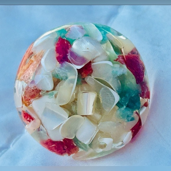 Fun Vintage Lucite Round Dome Pierced Unique Shell Stud Earrings Boho Statement - Picture 2 of 9